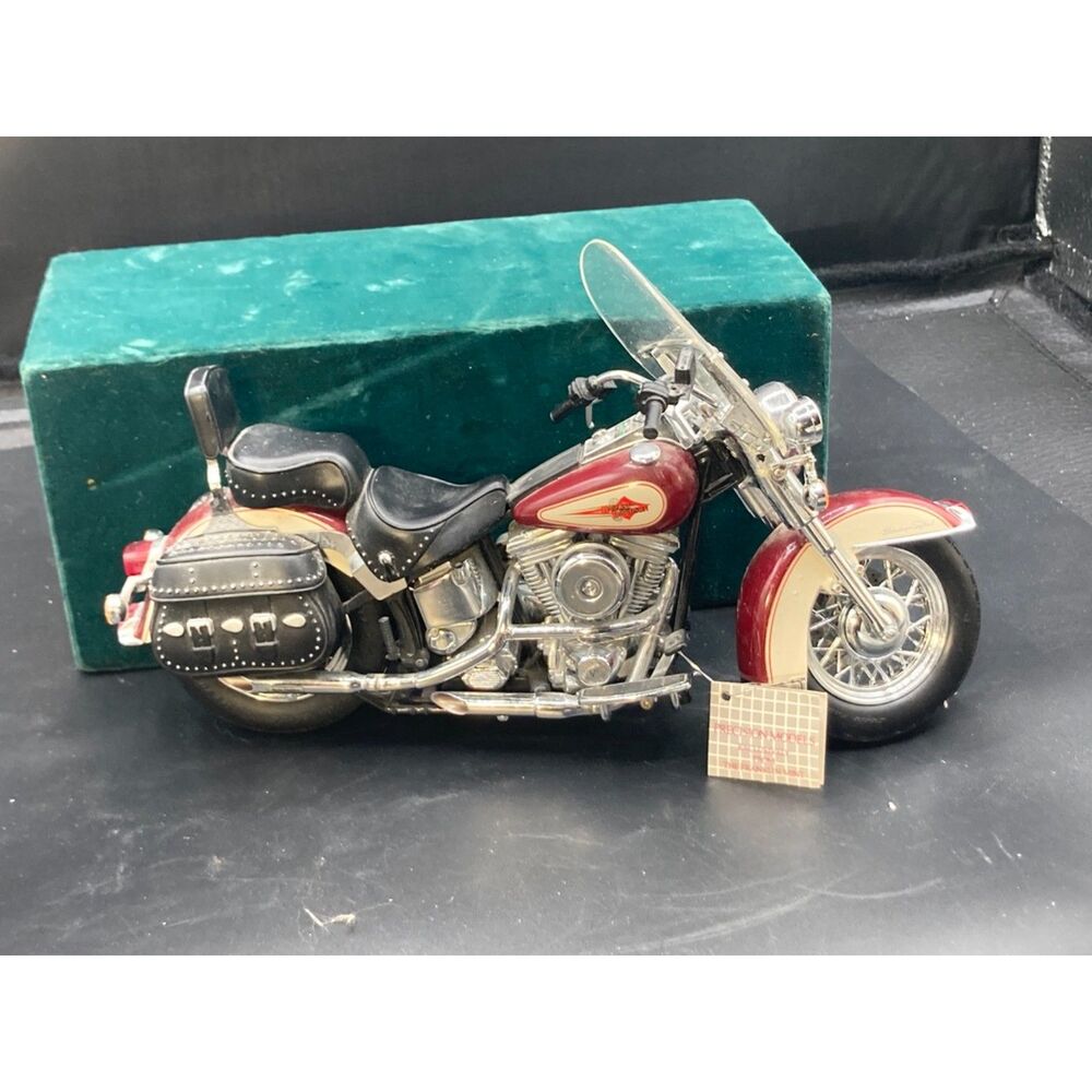 FRANKLIN MINT HARLEY-DAVIDSON HERITAGE SOFTAIL CLASSIC MOTORCYCLE 1/10 as is